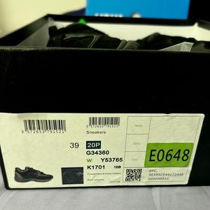 Women’s size 8 black Chanel shoes